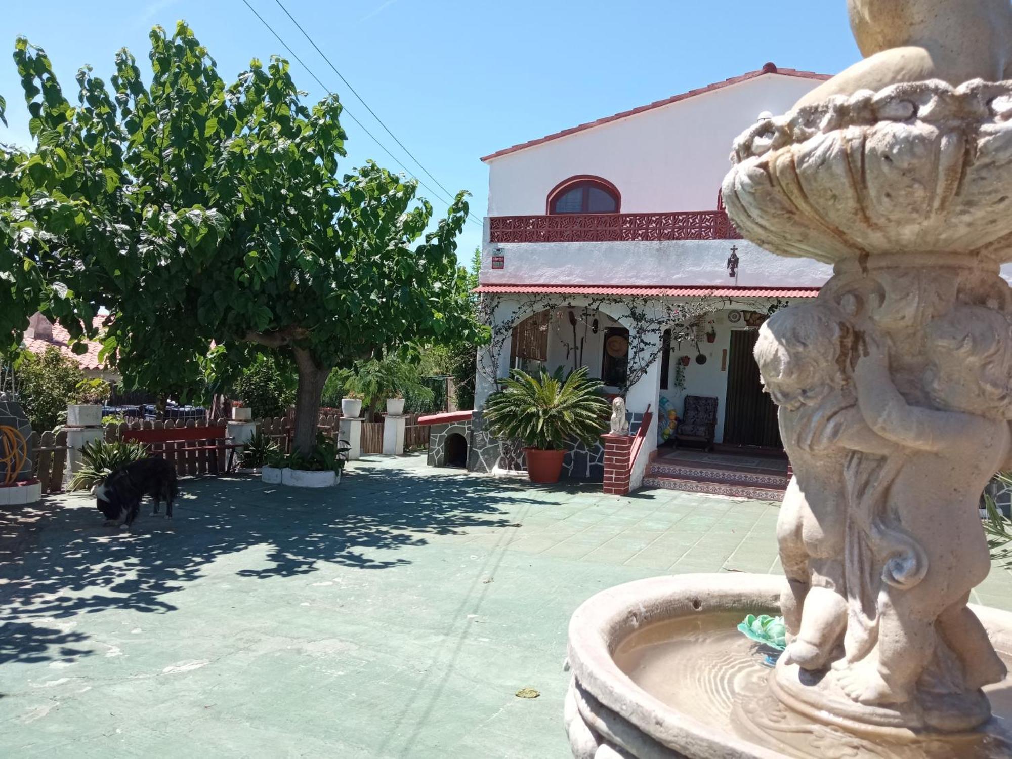 Casa Rural Cal Josefina & Tomas La Riera  外观 照片